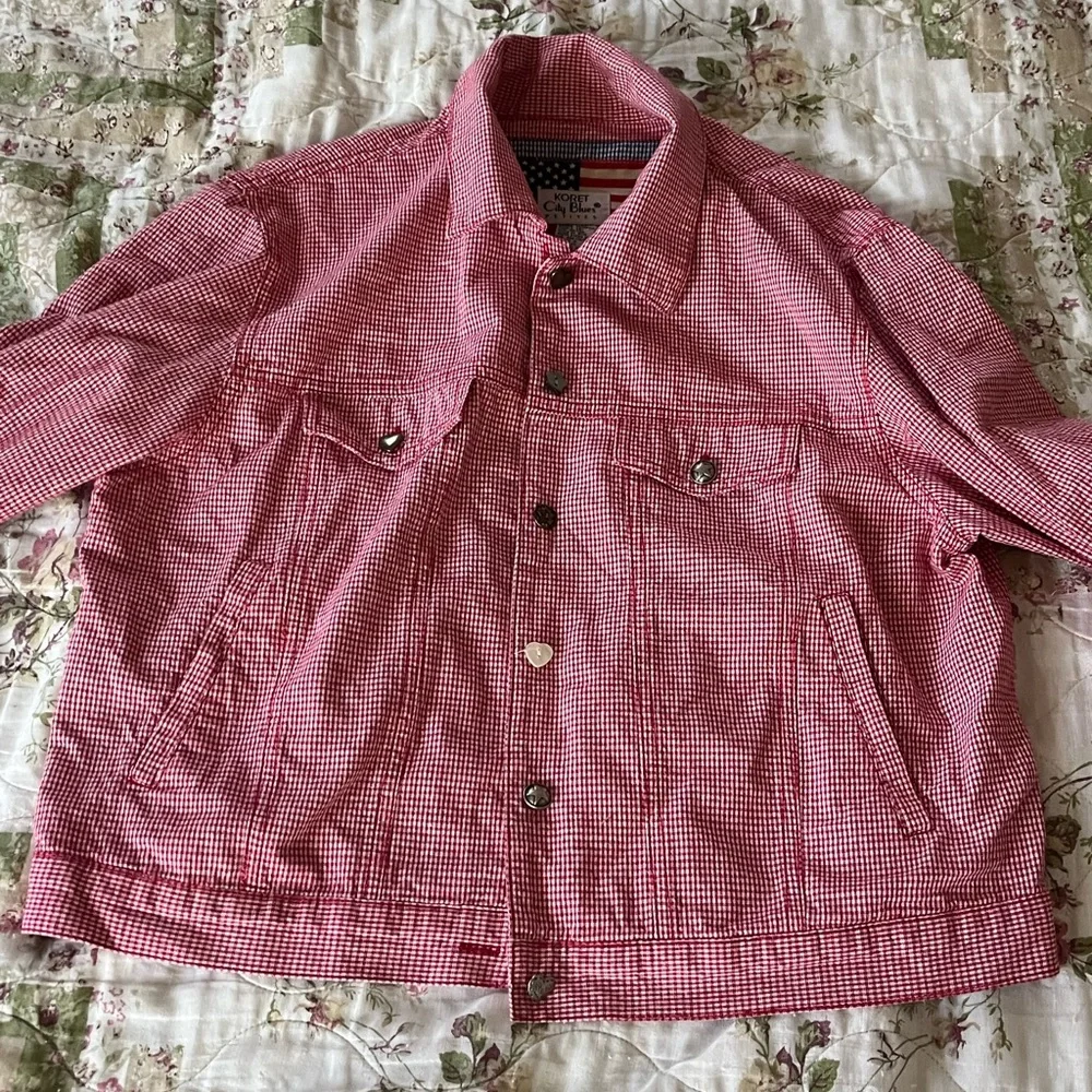 Buttoned jacket - Picture 3 of 5